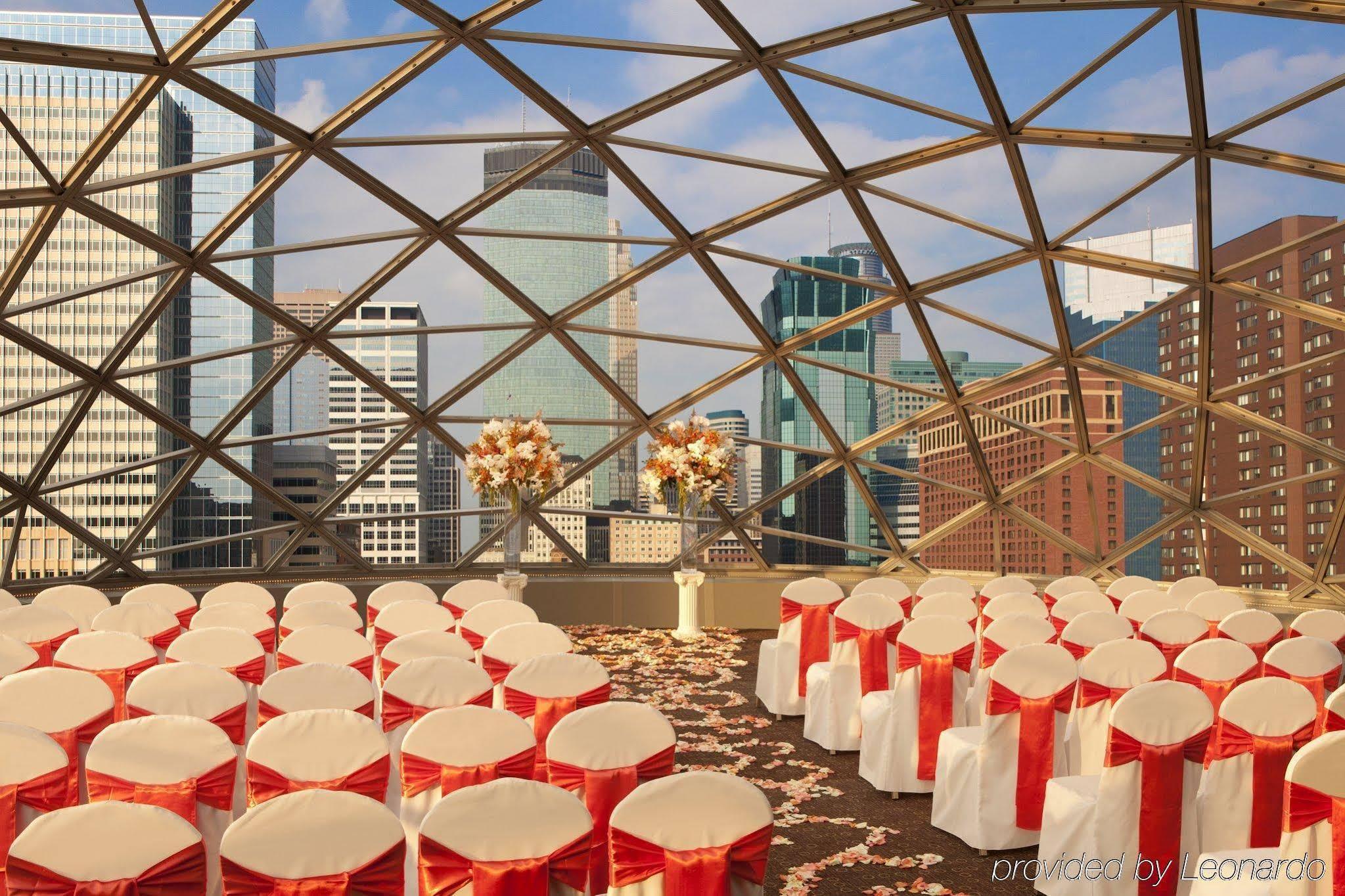 Sheraton Minneapolis Downtown Convention Center Bagian luar foto