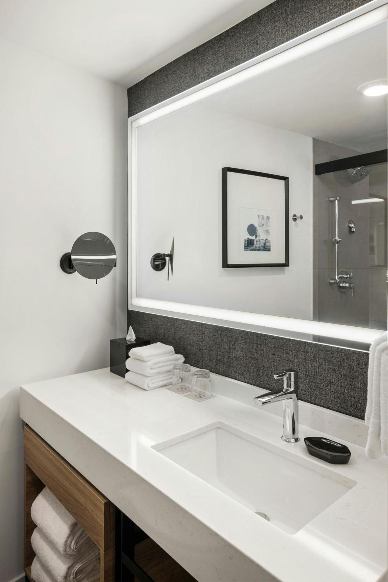 Sheraton Minneapolis Downtown Convention Center Bagian luar foto