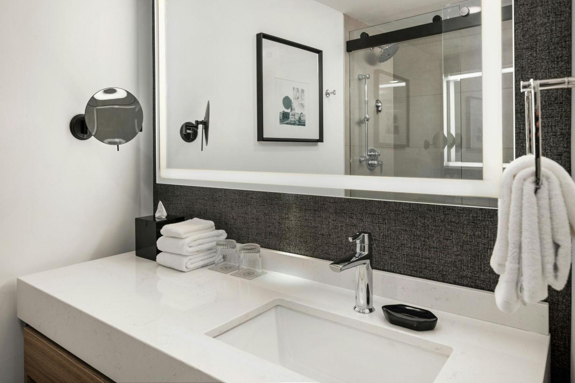 Sheraton Minneapolis Downtown Convention Center Bagian luar foto