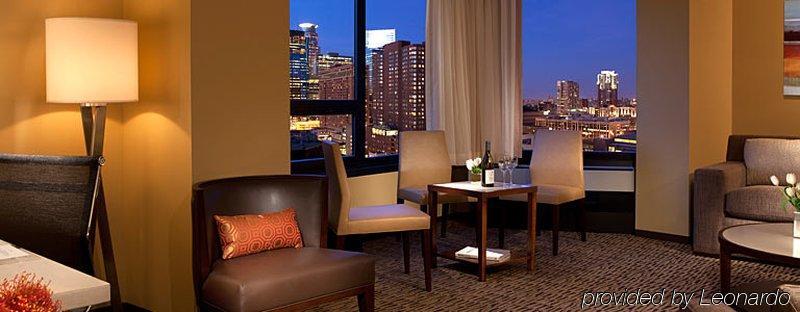 Sheraton Minneapolis Downtown Convention Center Bagian luar foto
