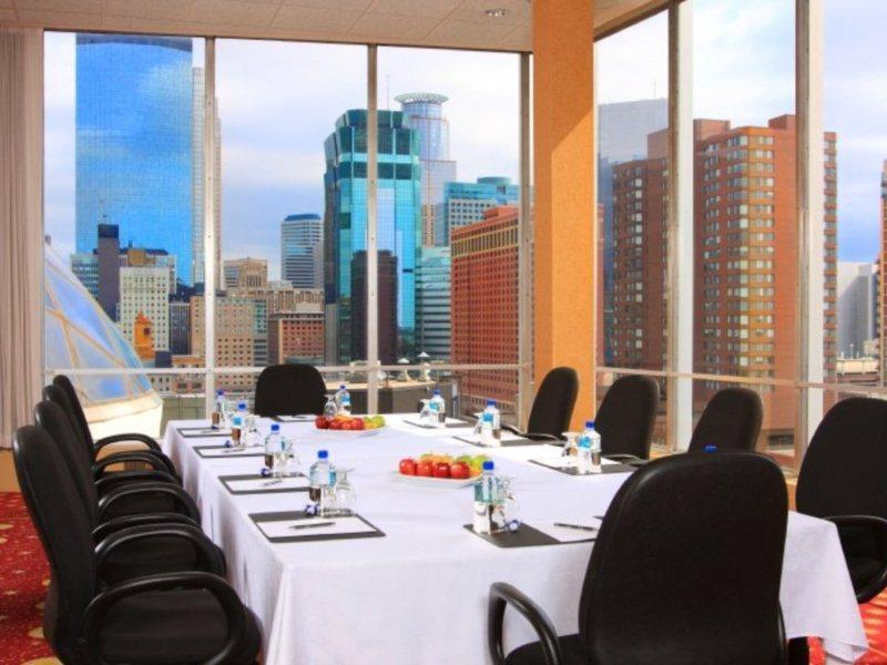 Sheraton Minneapolis Downtown Convention Center Bagian luar foto