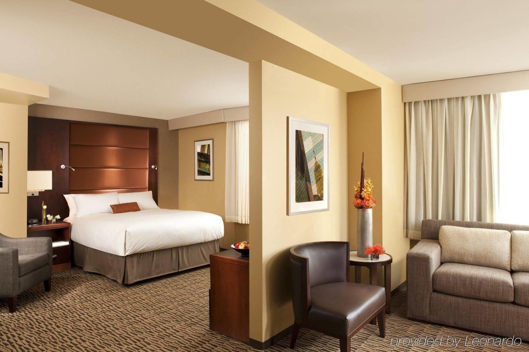 Sheraton Minneapolis Downtown Convention Center Bagian luar foto
